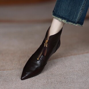 前拉链英伦风短靴女2025新款中跟靴子法式显瘦尖头软羊皮及踝靴女