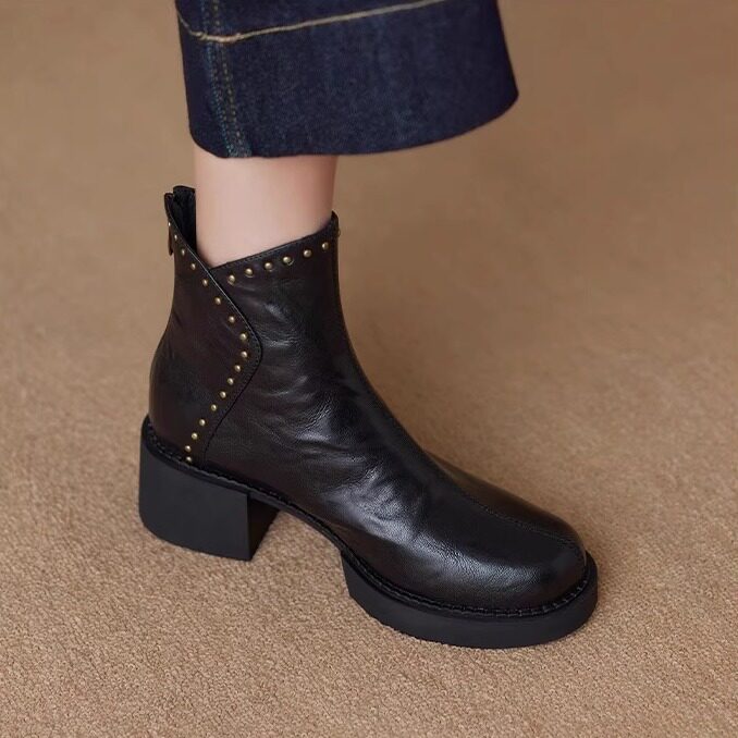2025真皮铆钉短靴女厚底复古粗跟马丁靴秋冬法式英伦瘦瘦靴高跟靴