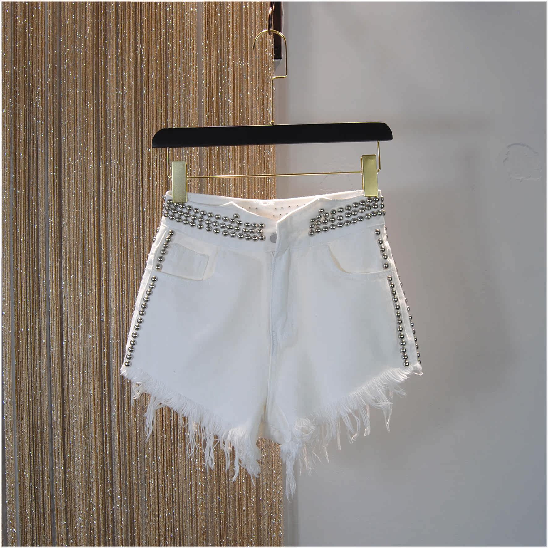 重工金属设计感高腰牛仔短裤女夏季新款铆钉毛边a字白色阔腿热裤,女装/女士精品,牛仔裤,淘宝优惠券,粉丝福利购,淘宝优惠卷