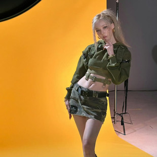 aespa金玟庭WINTER同款金冬天女战士超短款卫衣罩衫女团演出服