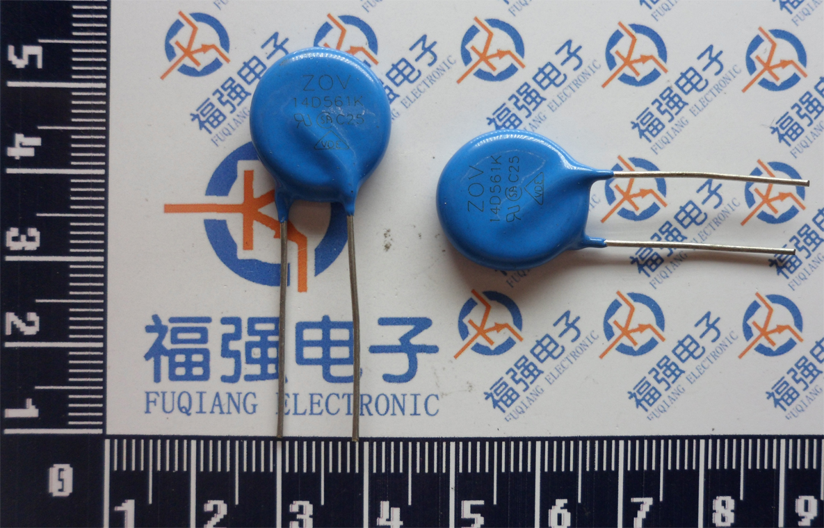 压敏电阻 14D561K 14D-561K   脚距：7.62 MM