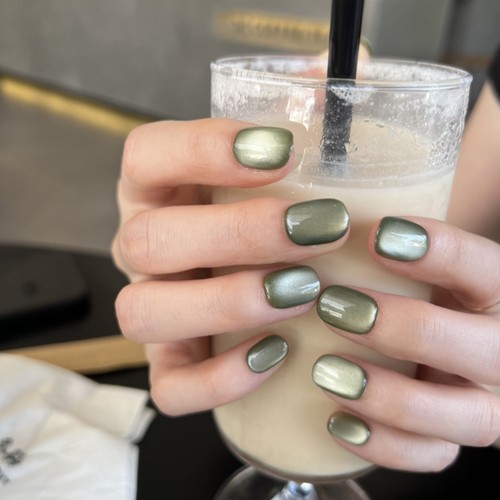 HESASA|宽猫眼爆闪流行绿色纯色美甲短款豆豆甲纯手工穿戴甲显白