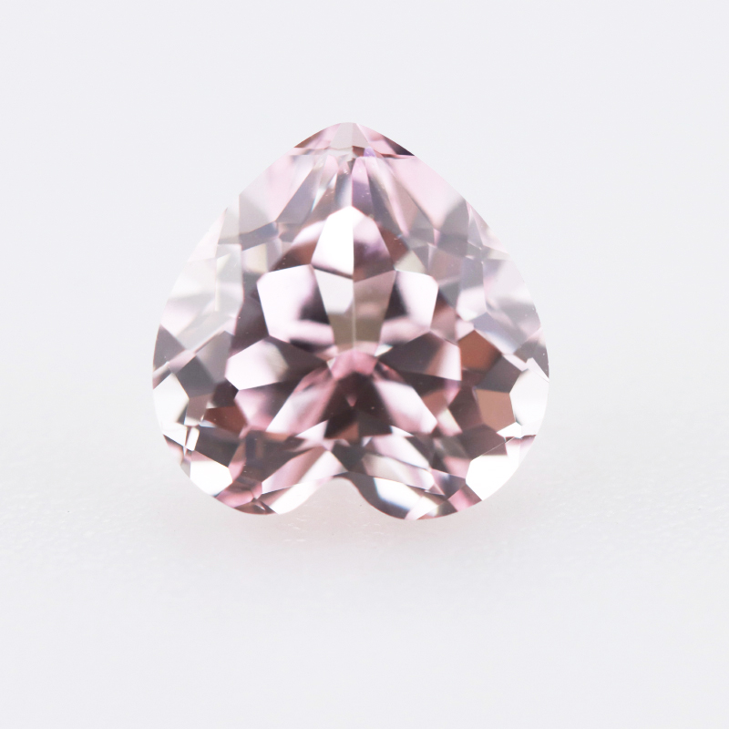 提拉法爱心形摩根色培育宝石