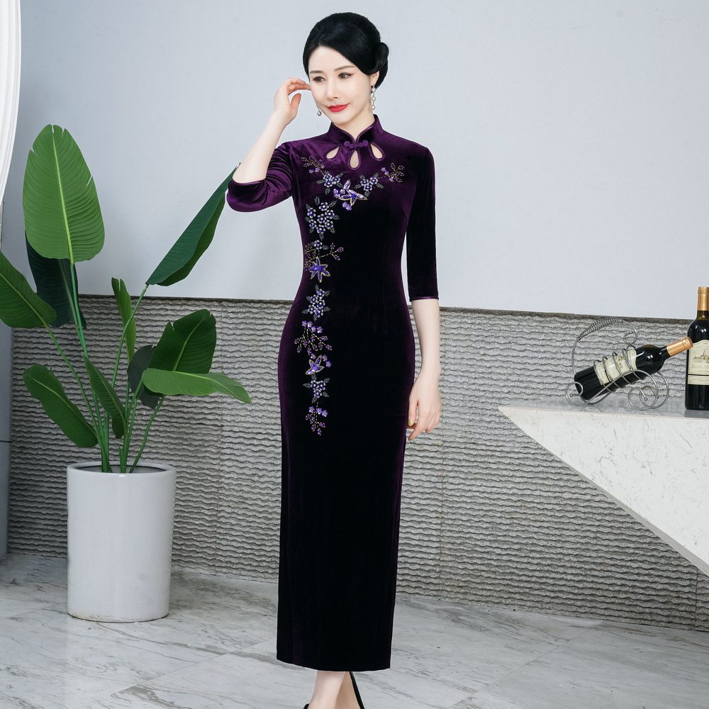2026春新款改良韩国绒旗袍长款气质喜婆婆高档婚敬酒服妈妈连衣裙