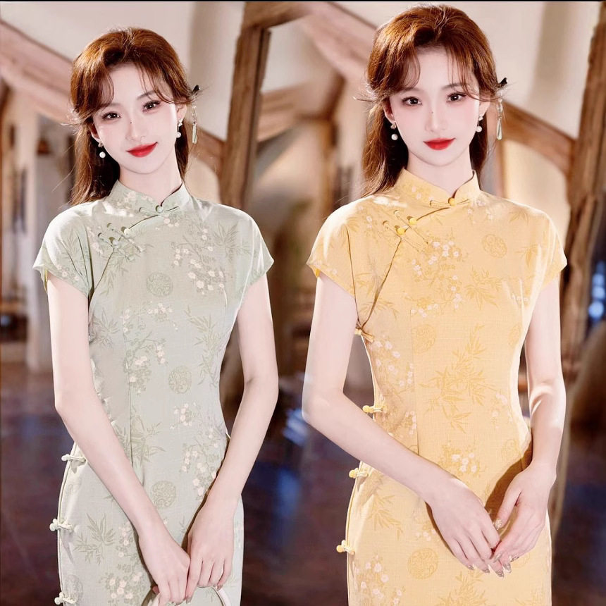 2026夏新款绿色旗袍改良年轻款满天星压花小个子棉麻连衣裙礼服