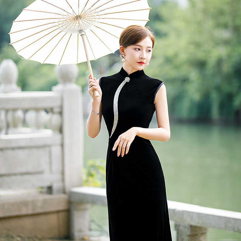 丝绒旗袍2026新款中国风玉兰女装优雅模特演出礼服改良款走秀礼服