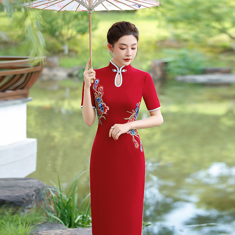 2026年新款走秀旗袍红色中国风修身立领礼服短袖宴会礼服双凤飞舞