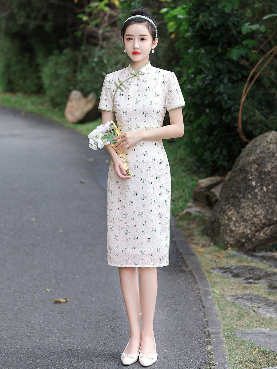 2026春夏新款清新蚀骨优雅日常年轻舒适轻羽纱双层绣花短袖旗袍裙