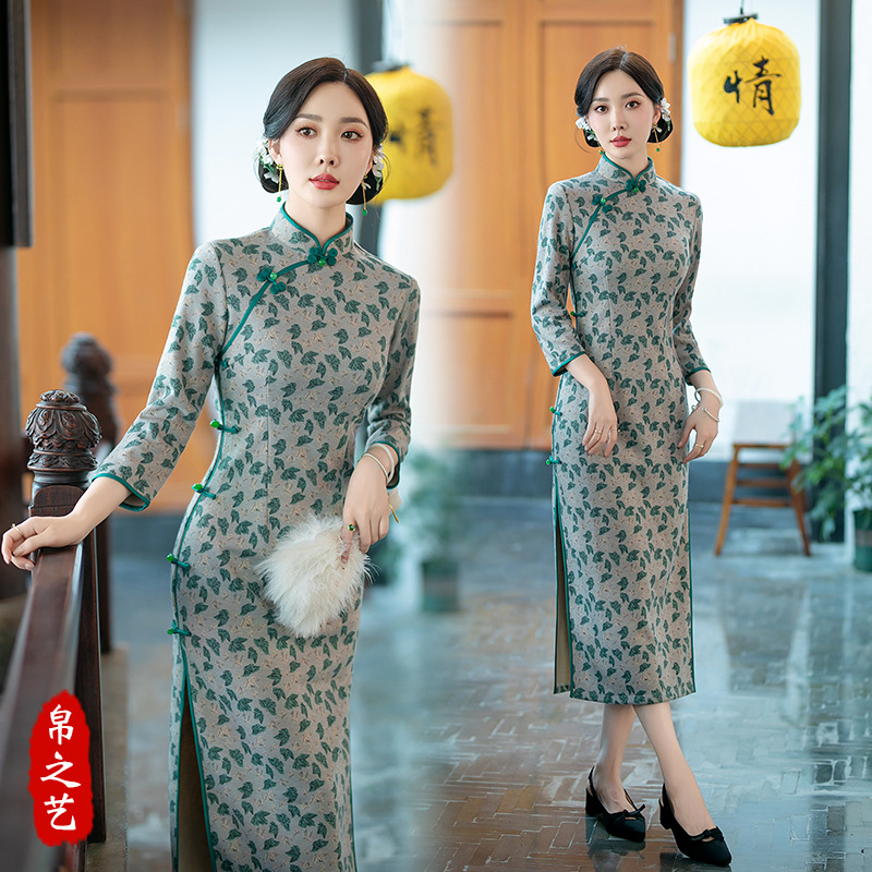 旗袍女2025春秋冬季款曼粒绒长款改良连衣裙日常印花可穿礼服气质