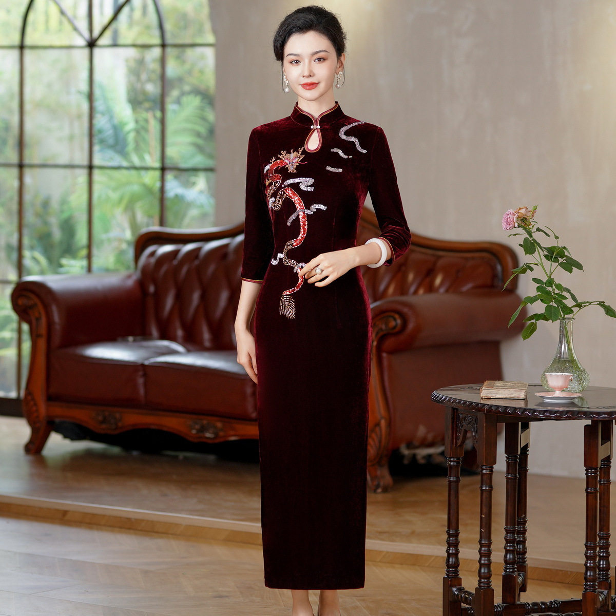 2026春装新款改良丝绒旗袍气质高档结婚敬酒服喜庆中老年妈妈装龙