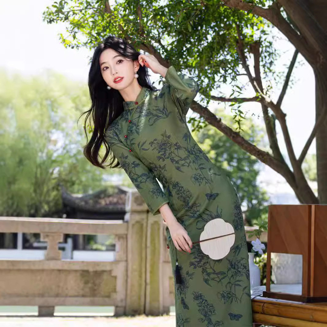2026春季新款 提花印花侧八扣长款旗袍墨绿色文艺复古低开衩礼服