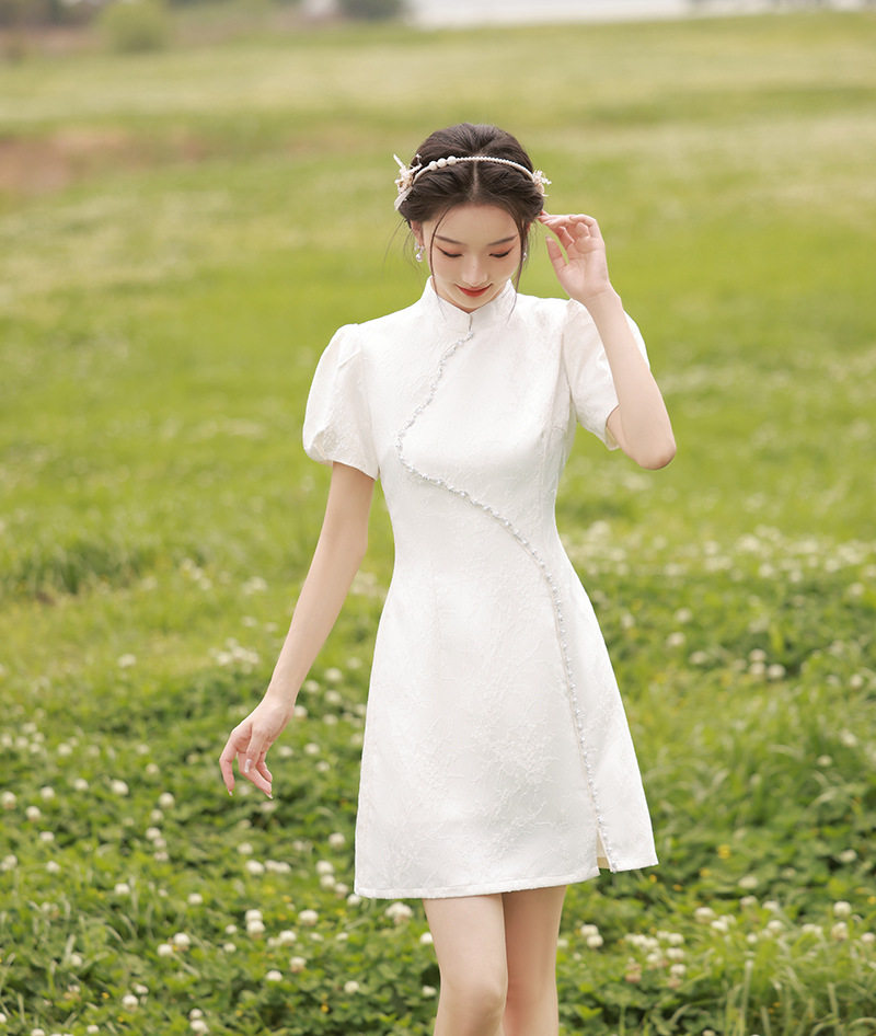 2026年夏新款改良旗袍短款单层轻薄礼服日常出游白连衣裙年轻女装