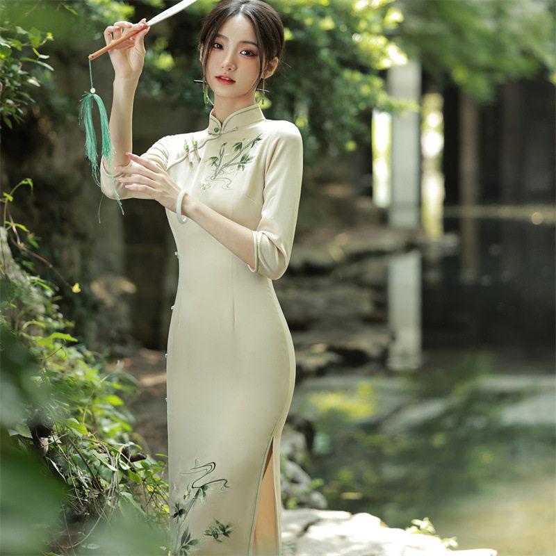 2026春季新款中袖仿醋酸刺绣长款旗袍连衣裙清新文艺古法少女礼服