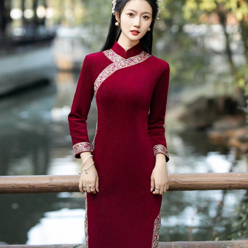 旗袍2026春季新款加绒复古刺绣气质连衣裙清新文艺少女年轻款礼服