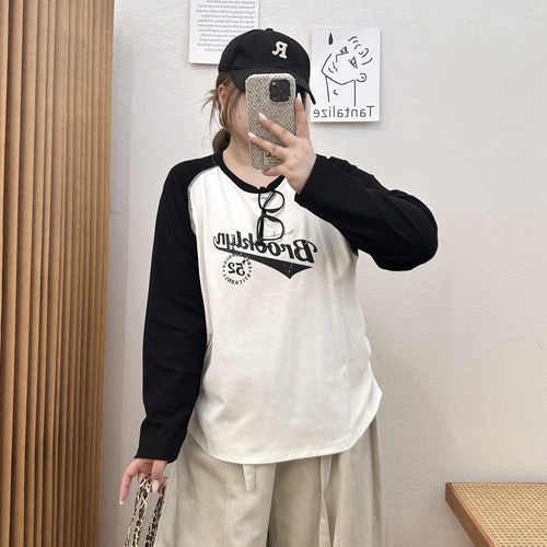 撞色插肩袖长袖印花T恤