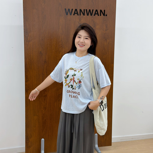 宛宛大码微胖mm休闲印花上衣女宽松韩版200斤雪花棉高级感短袖T恤