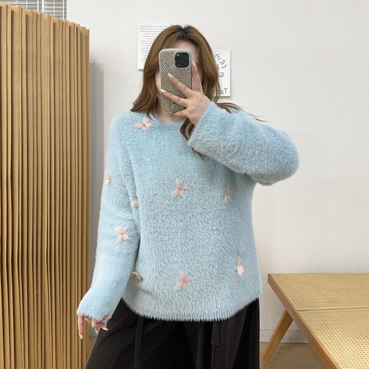 针织上衣立体蝴蝶装饰毛衣