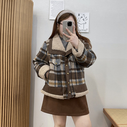 宛宛大码女装羊羔毛拼接羽绒服冬加肥加大胖mm200斤毛呢格子外套