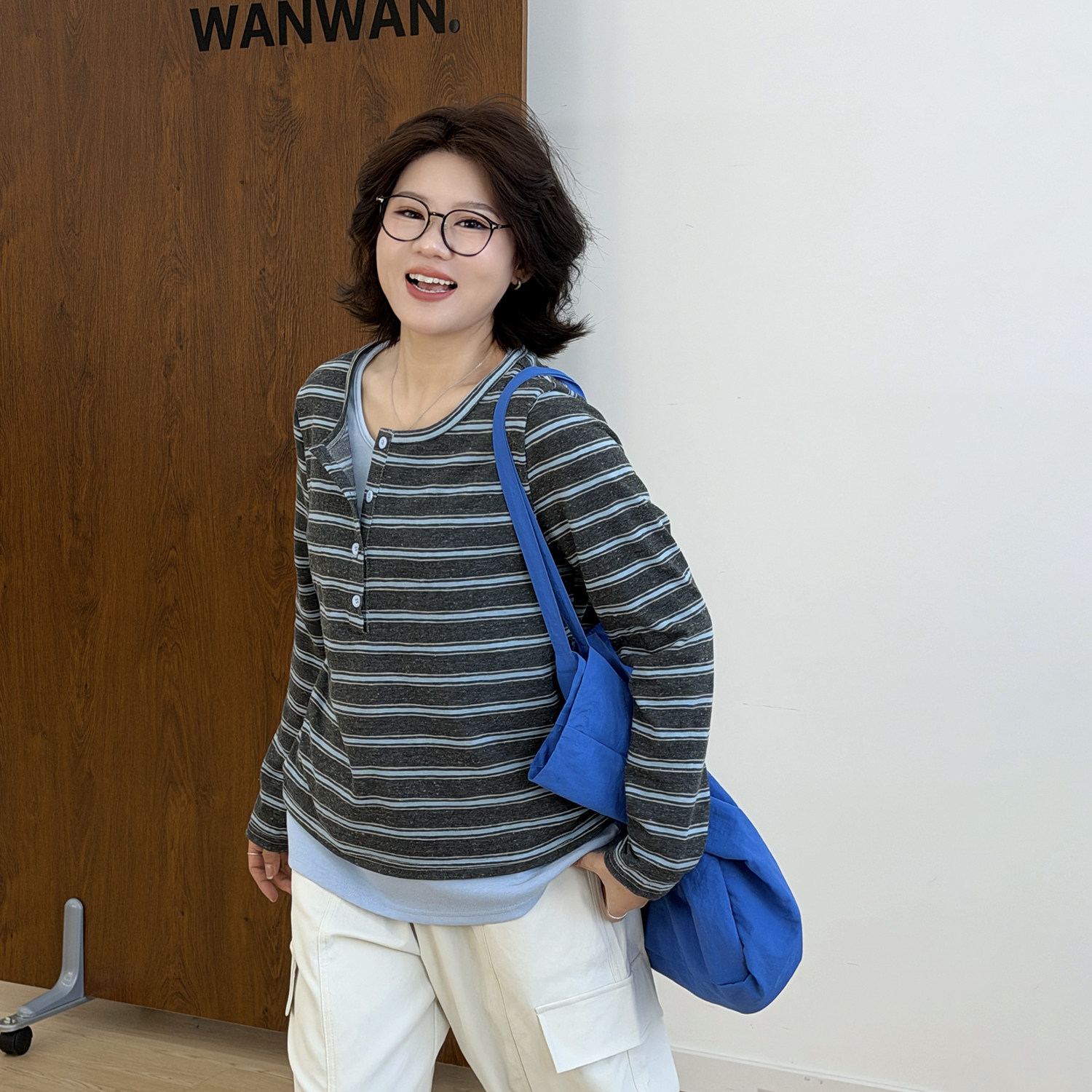 宛宛大码女秋季新款胖mm假两件条纹亨利领针织衫长袖撞色毛衣上衣