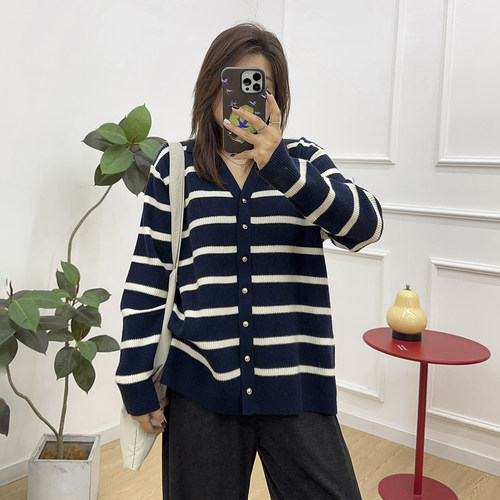 翻领条纹针织长袖开衫