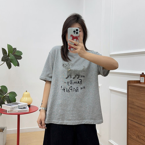 宛宛大码胖mm小狗卡通印花斜肩短袖T恤女夏季慵懒风宽松休闲上衣