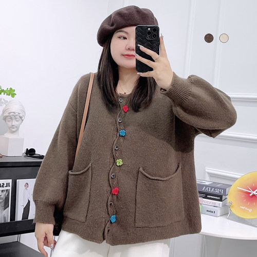 宛宛家彩扣毛衣百搭时尚