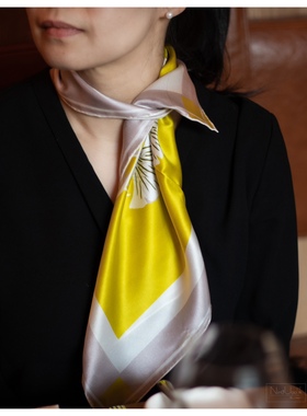 清新微风春天气息，原创真丝小方巾，明媚黄色双面印花