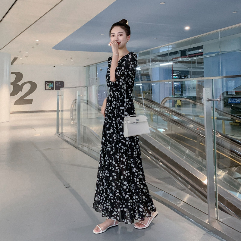 小雏菊碎花连衣裙女夏2020新款收腰显瘦气质长款裙子及踝雪纺长裙