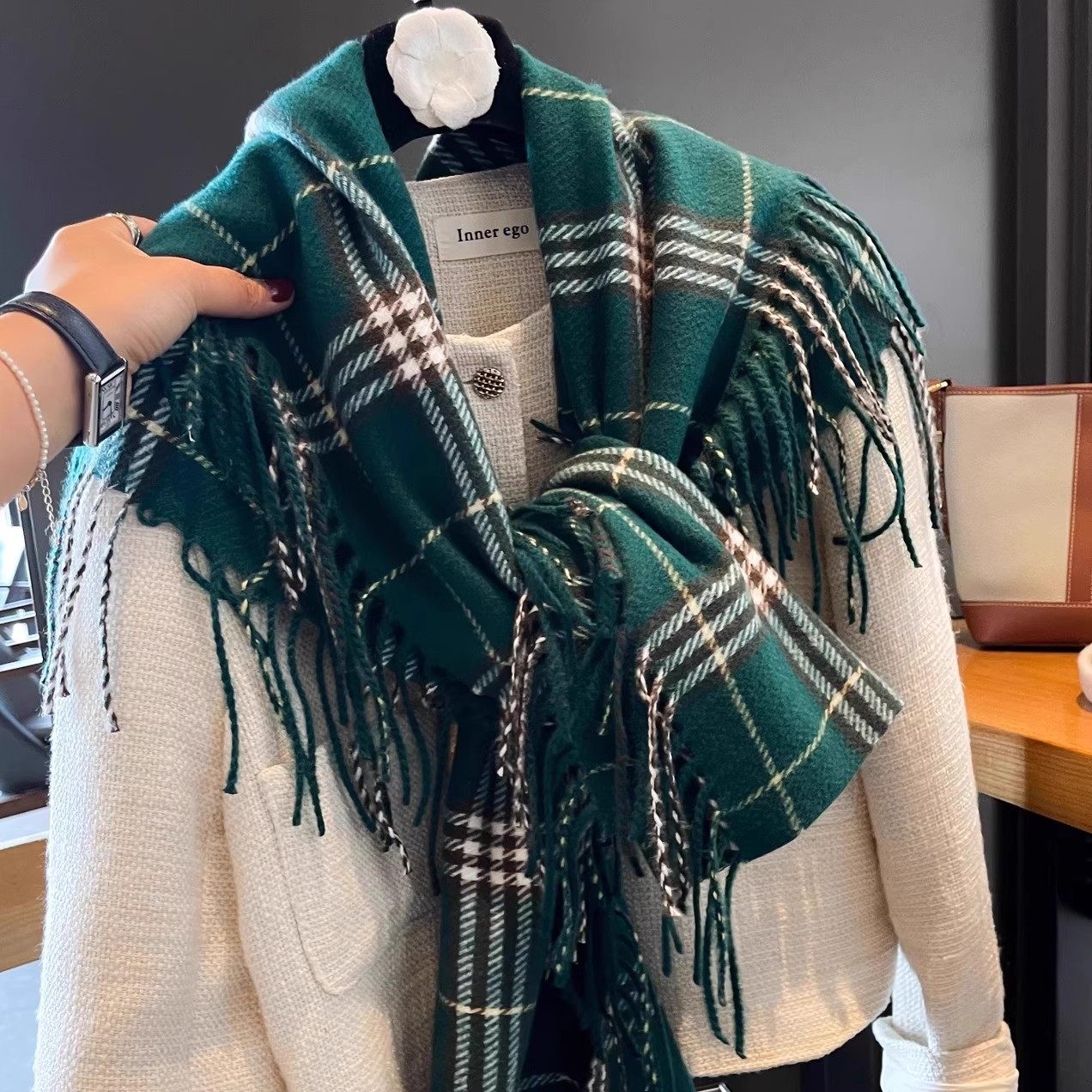 日本GP金靖同款羊绒围巾女2025新款时尚经典英伦风绿色流苏潮披肩