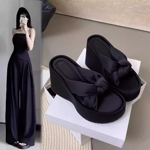 日本GP高跟绝美拖鞋女2026新款增高显瘦配裙子网红黑色坡跟凉拖鞋