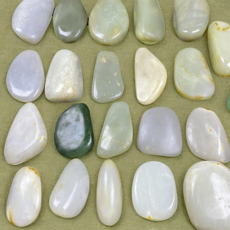 和田玉青海料青白玉山料原石保真