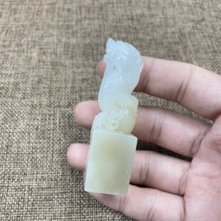 新疆和田玉麻糖白俄山料小摆件印章支持珠宝玉石机构鉴定假一赔三