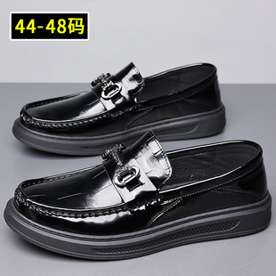 新款特大码男鞋45休闲豆豆一脚蹬皮鞋46黑色漆皮47男士懒人潮鞋48