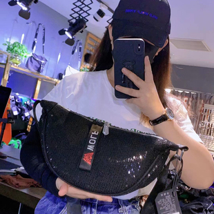 野狼部落2026时尚竹节纹软布面料单肩斜挎包情侣款女包潮流饺子包