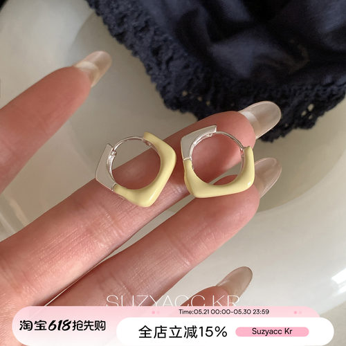 suzyacc kr质感珐琅奶黄几何耳环女2026新通勤气质简约小清新耳扣
