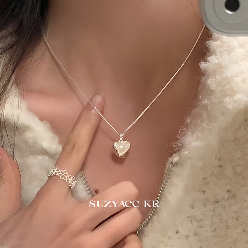 suzyacc kr小众设计感银色金属爱心淡水珍珠吊坠项链女2024年新款