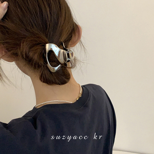 suzyacc 后脑勺高马尾盘发发夹 kr小众设计不规则金属抓夹2025新款