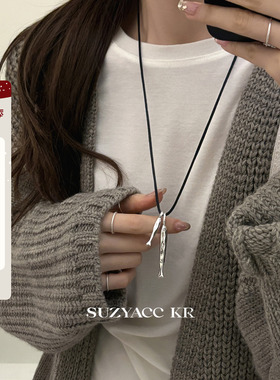 suzyacc kr小众设计极简小鱼吊坠毛衣链百搭甜酷个性高级感长项链