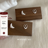 suzyacc kr碱水牛角包AB耳钉纯银耳环2026年新款 简约轻奢小众耳饰