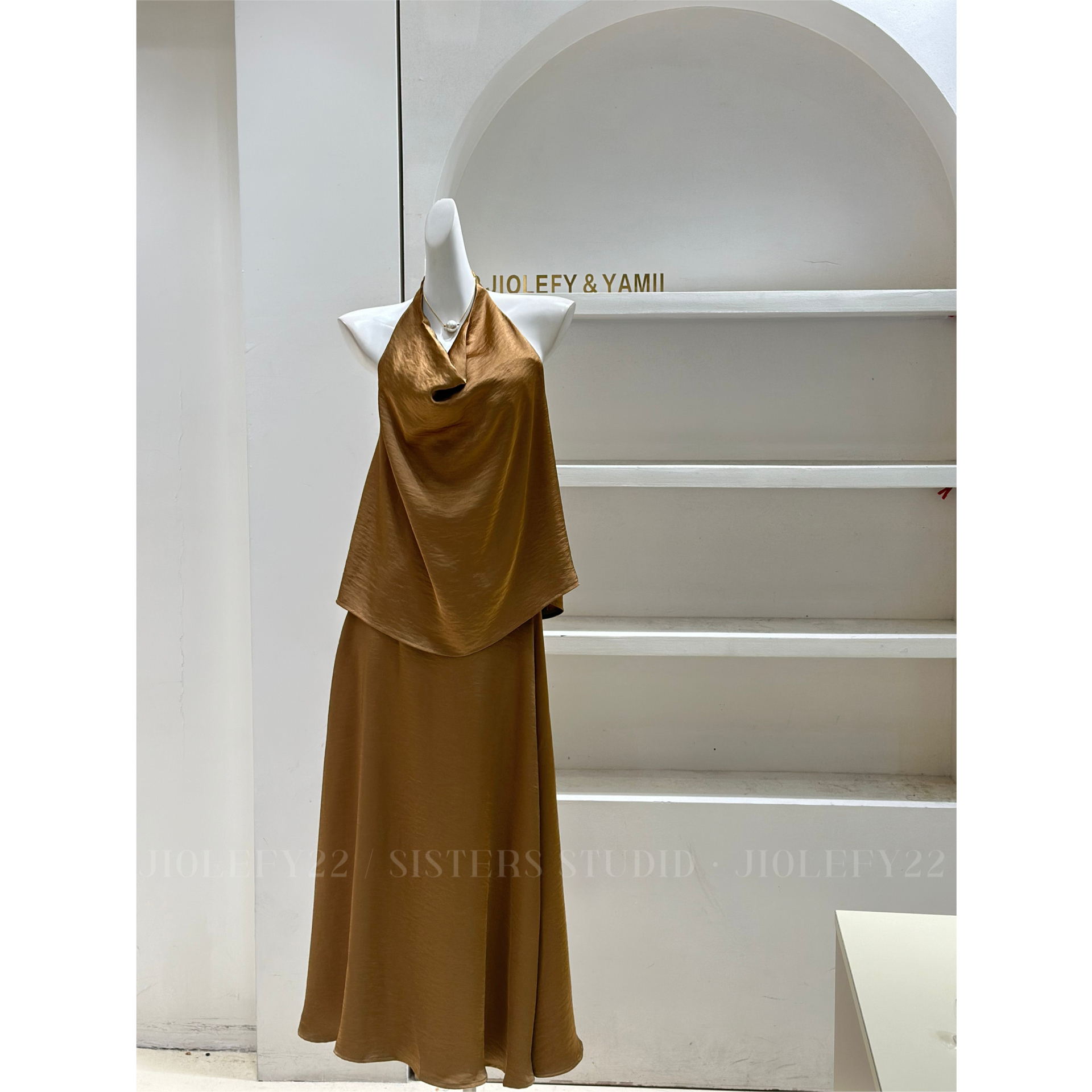 Y22醋酸挂脖设计宽松小衫+长款半身裙两件套装新中式背心无袖漏肩