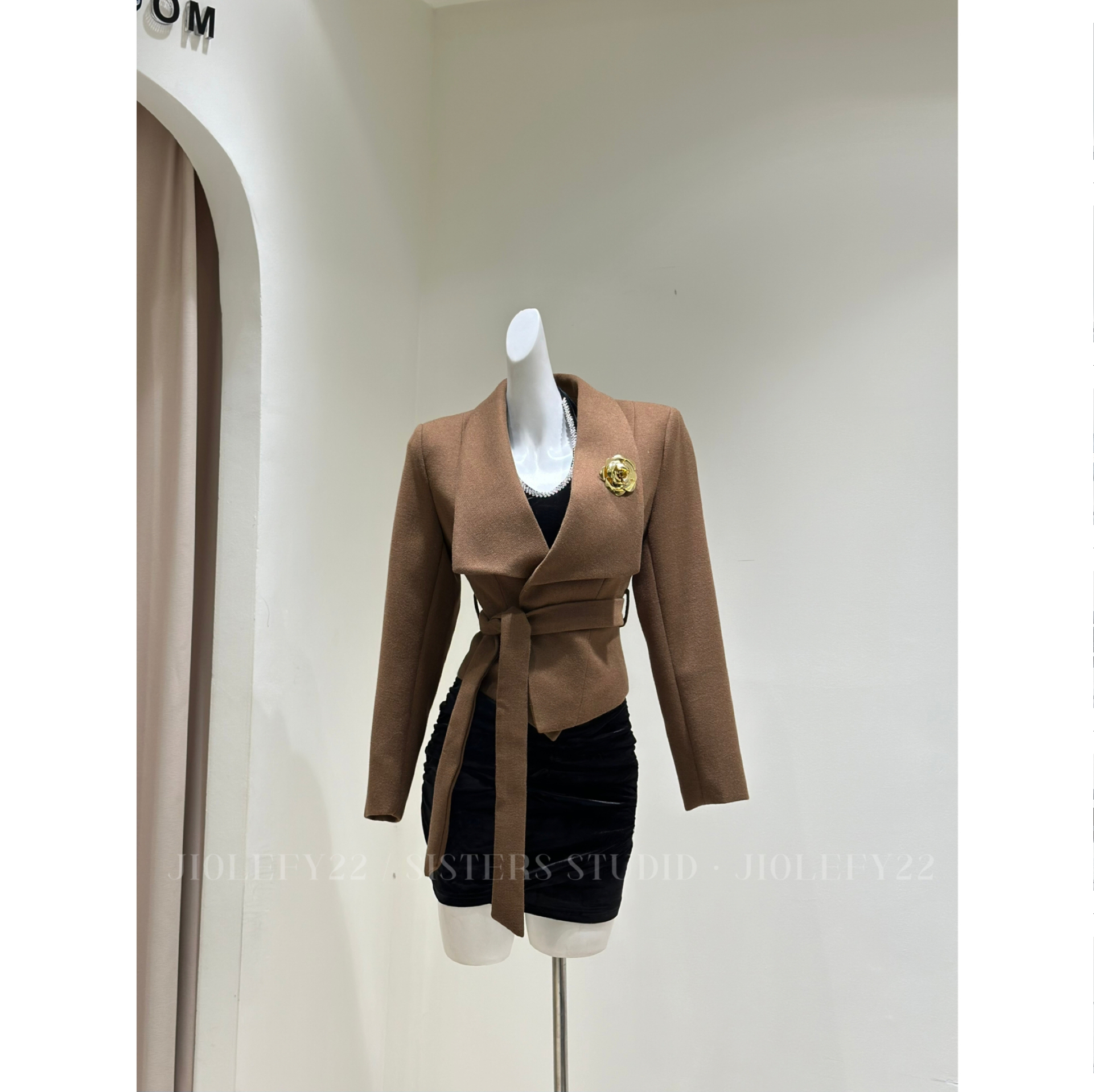 JIOLEFY2韩剧女主角高级感秋冬新款不规则大翻领绑带收腰显瘦外套