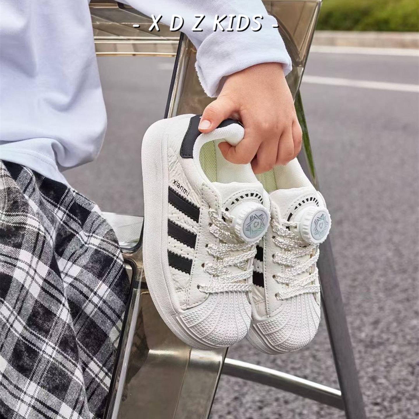 儿童百搭板鞋旋转扣休闲运动鞋