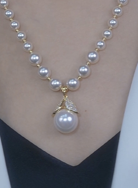 强光珍珠项链女2025新款爆款轻奢小众设计高级感锁骨链颈链毛衣链