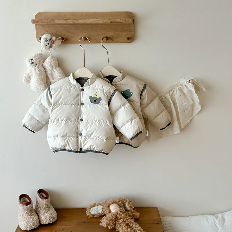 男宝宝秋冬装轻薄羽绒服外套2025儿童羽绒保暖衣服洋气卡通外出服