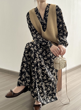 嘉言 法式碎花连衣裙2026春季新款长袖气质收腰V领大衣内搭长裙子