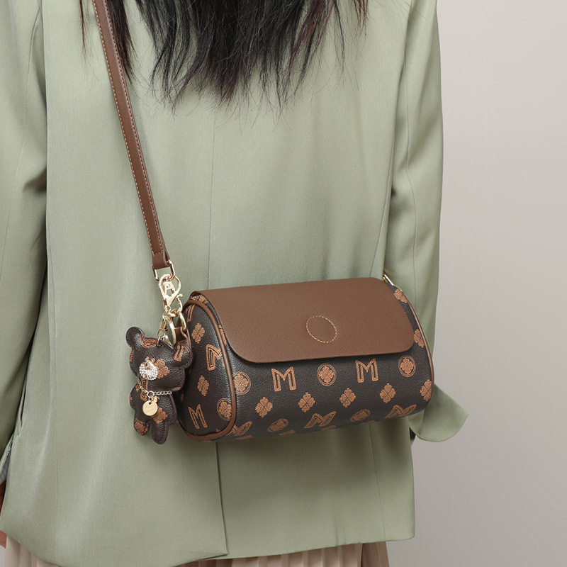 Viney包包女2025新款斜挎包女包真皮夏季圆筒包2024单肩枕头小包