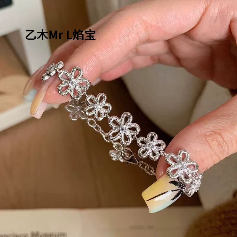S925纯银满钻蕾丝花环手链女轻奢时尚高级感小众设计镂空花朵手饰