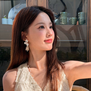 海边度假风白色花朵贝壳流苏耳环女2026新款高级感耳钉时尚耳饰