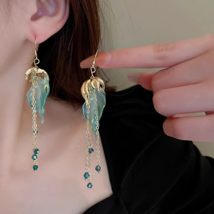 森系超仙花瓣绿色水晶流苏耳钩耳环女网红2024新款 春夏饰品 爆款