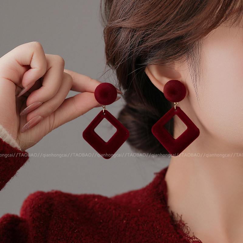 复古红色丝绒几何耳环女秋冬高级感轻奢百搭耳钉新年过年喜庆耳饰 - 义乌国际商贸城出品